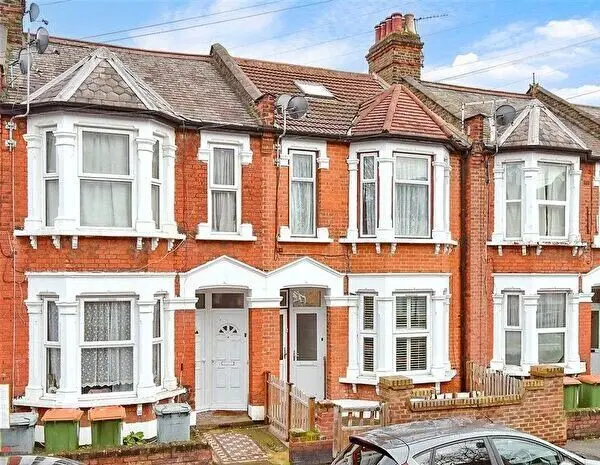 Roofers in east ham